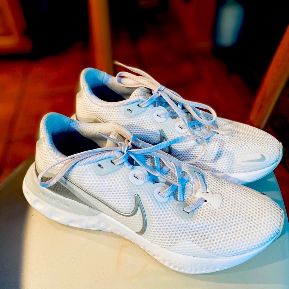 Women’s Nike Renew Size 9